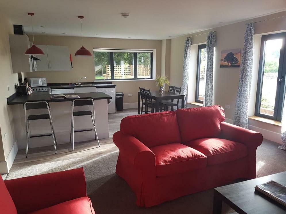 Oak & Hazel, Heath Row Barn Apartment Overton  Luaran gambar
